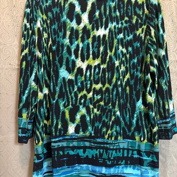 TanJay Green and Blue Animal Print Tunic - Picture 6 of 6